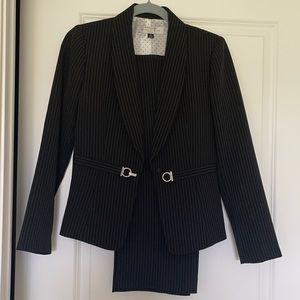 Tahari pant suit